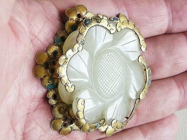 Flower 14 Disc set in a gilt silver mounting - (8795)